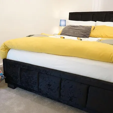 London 3 Bed 2 Bath Apartment
